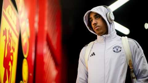  Leny Yoro 'mất tích' tại MU: Canh bạc tất tay đang đi sai hướng